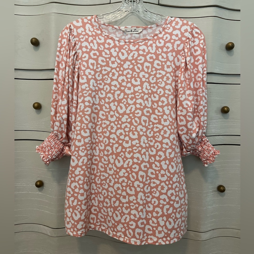 Vine & Love Leopard Print Top Size Small